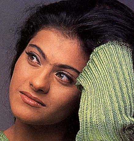 kajol33.jpg (37440 bytes)